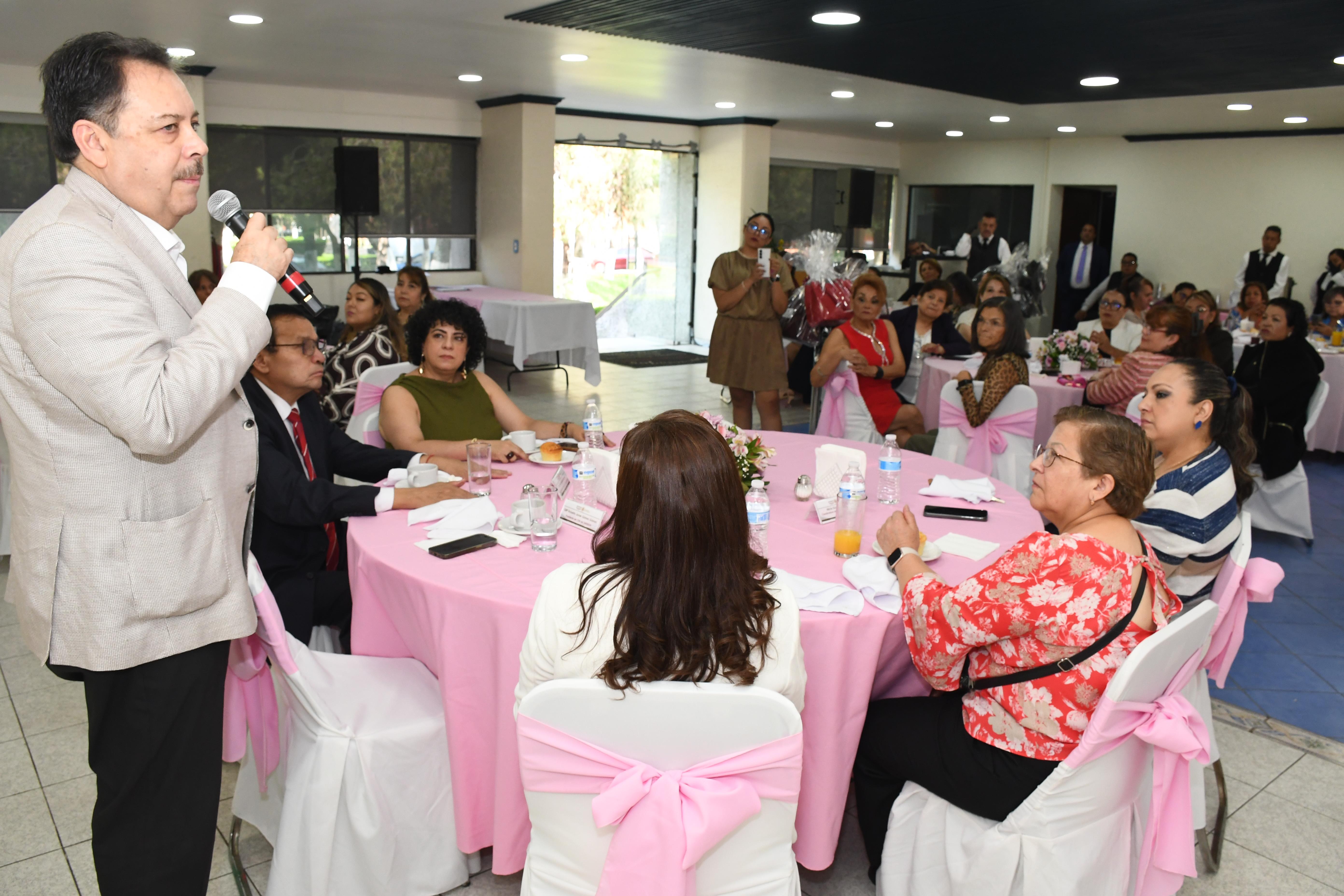 Desayuno por el Día de la Secretaria